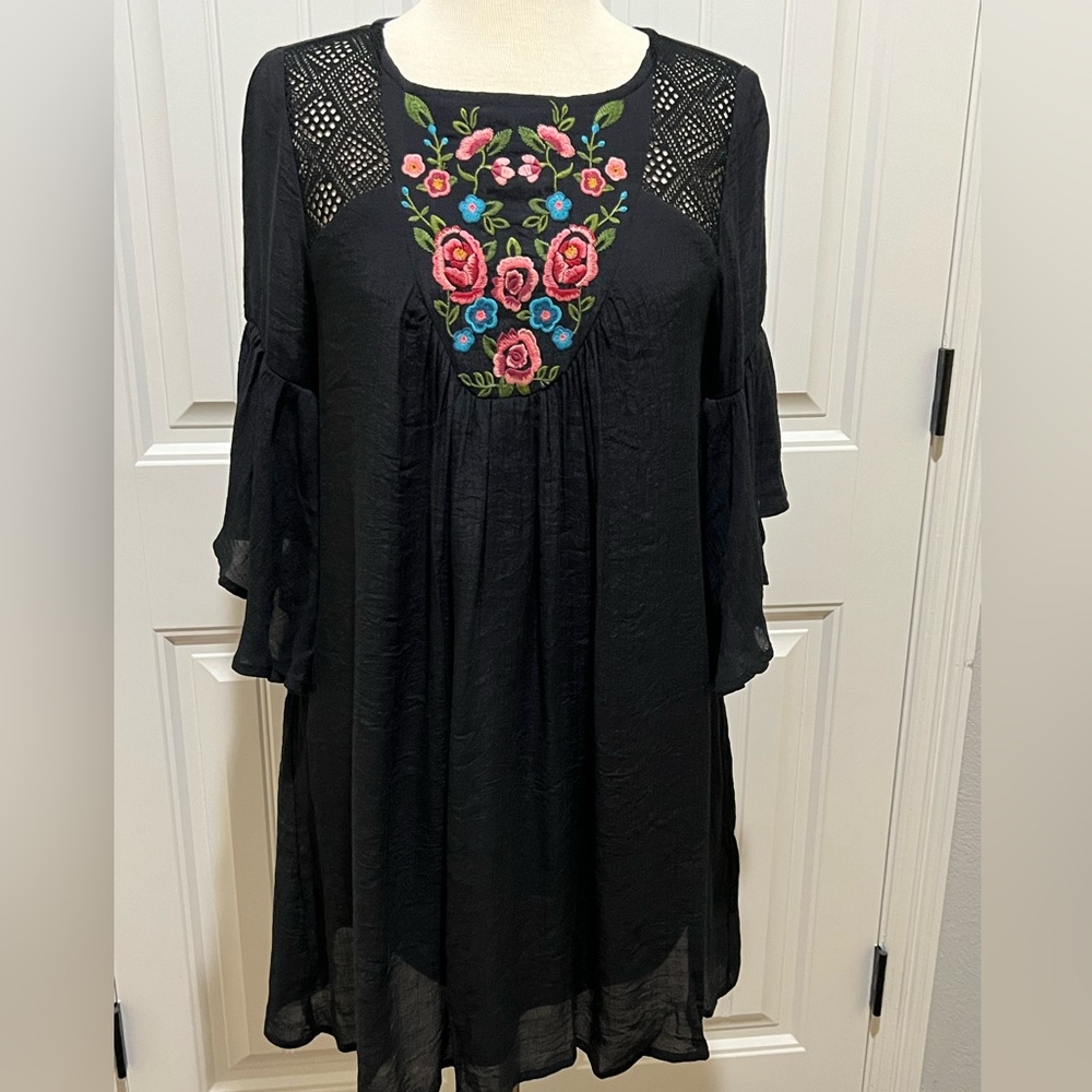 #1712. NEW! Umgee Black 3/4 Bell Sleeve Dress w/Floral Embroidery. Size S NWT